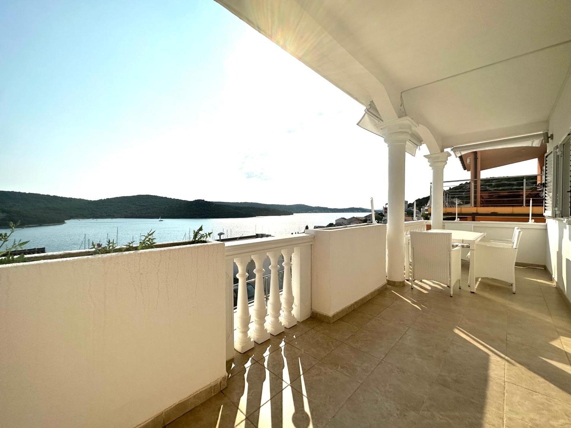 Villa Perla Тисно Экстерьер фото